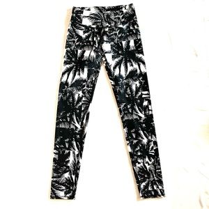 Womens Fabletics Black and White Palm Tree Salar Leggings